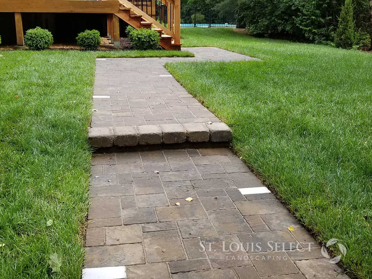 Belgard-Unilock-StLouisSelect-CustomStoneSteps-026.jpg